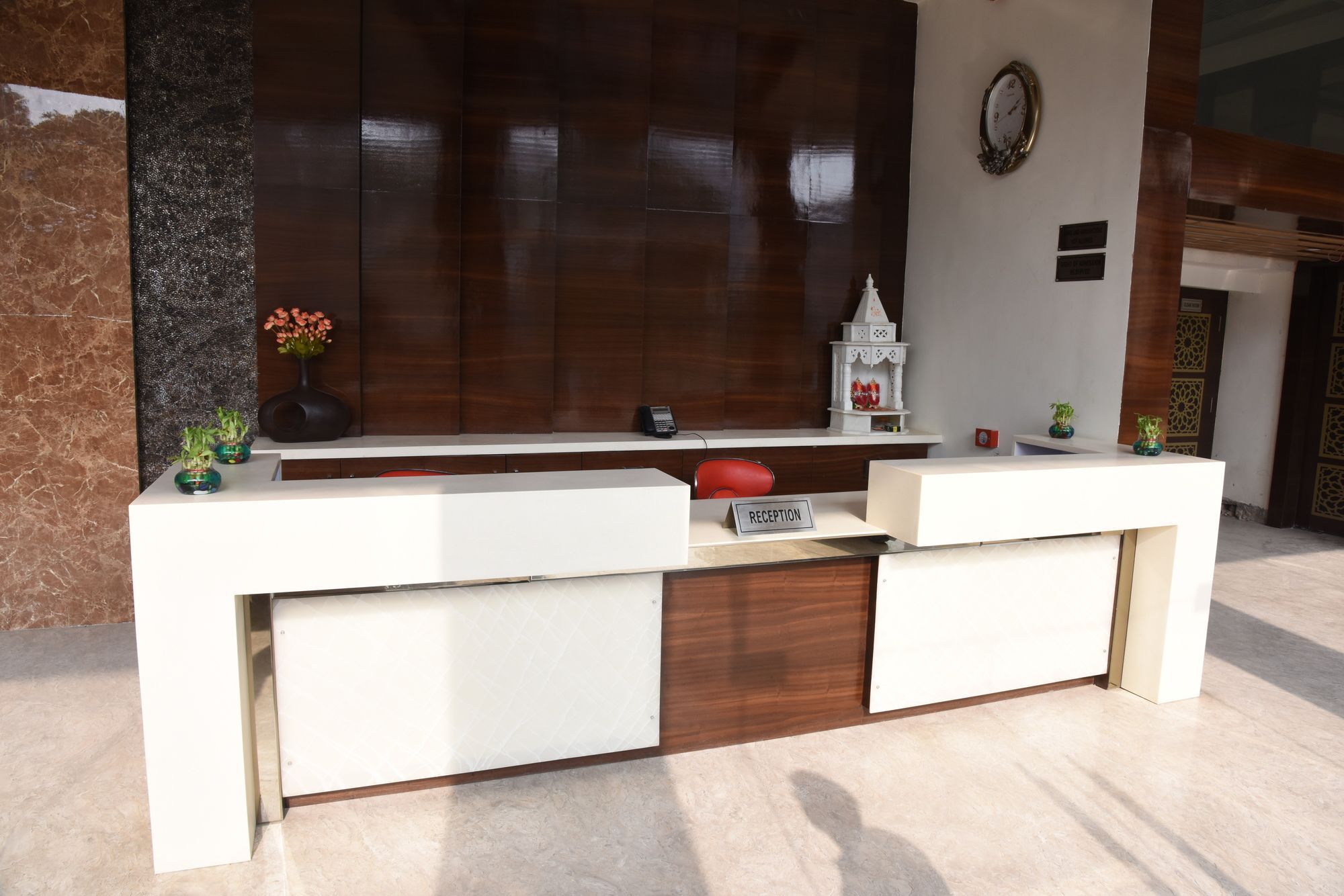 Moments Hotel Lucknow Exterior photo