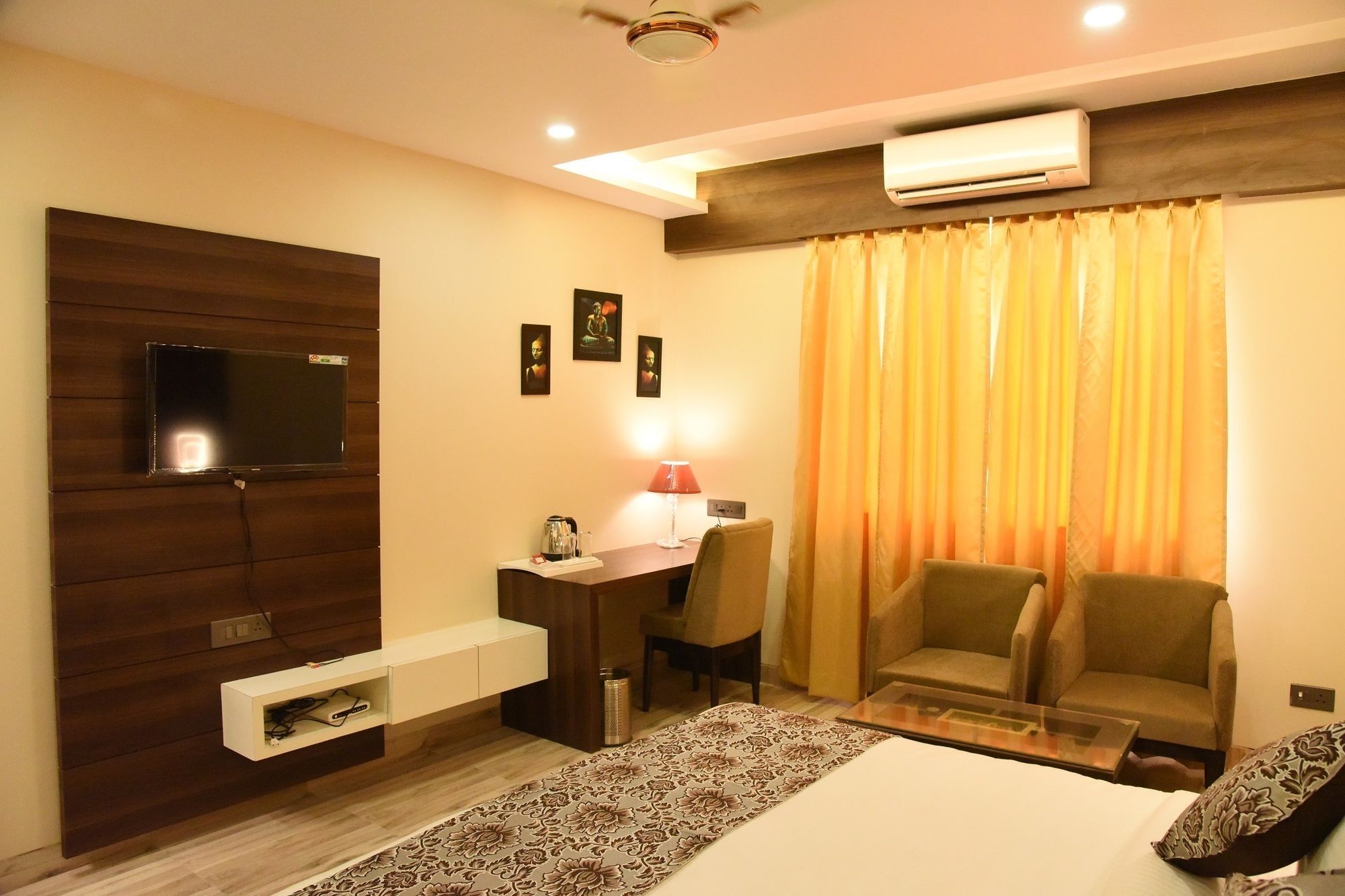 Moments Hotel Lucknow Exterior photo