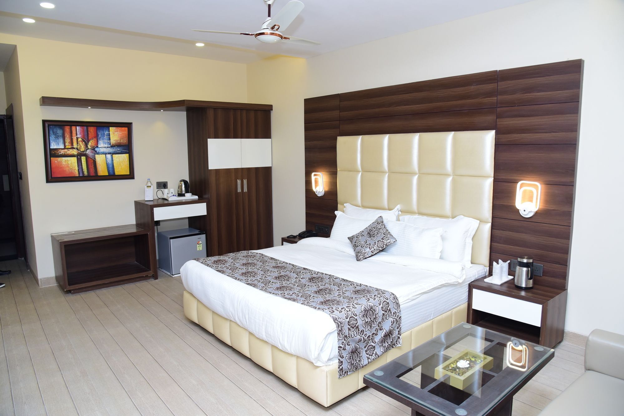 Moments Hotel Lucknow Exterior photo