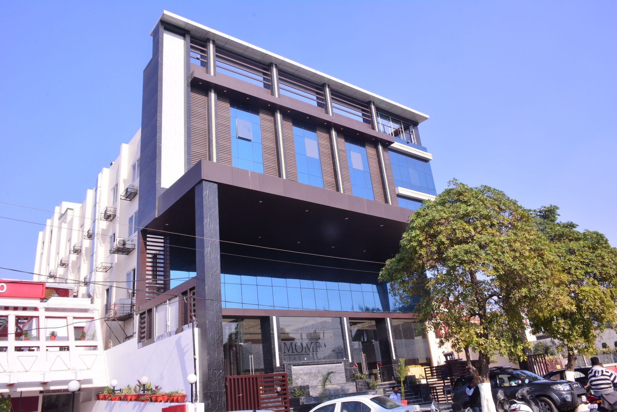 Moments Hotel Lucknow Exterior photo