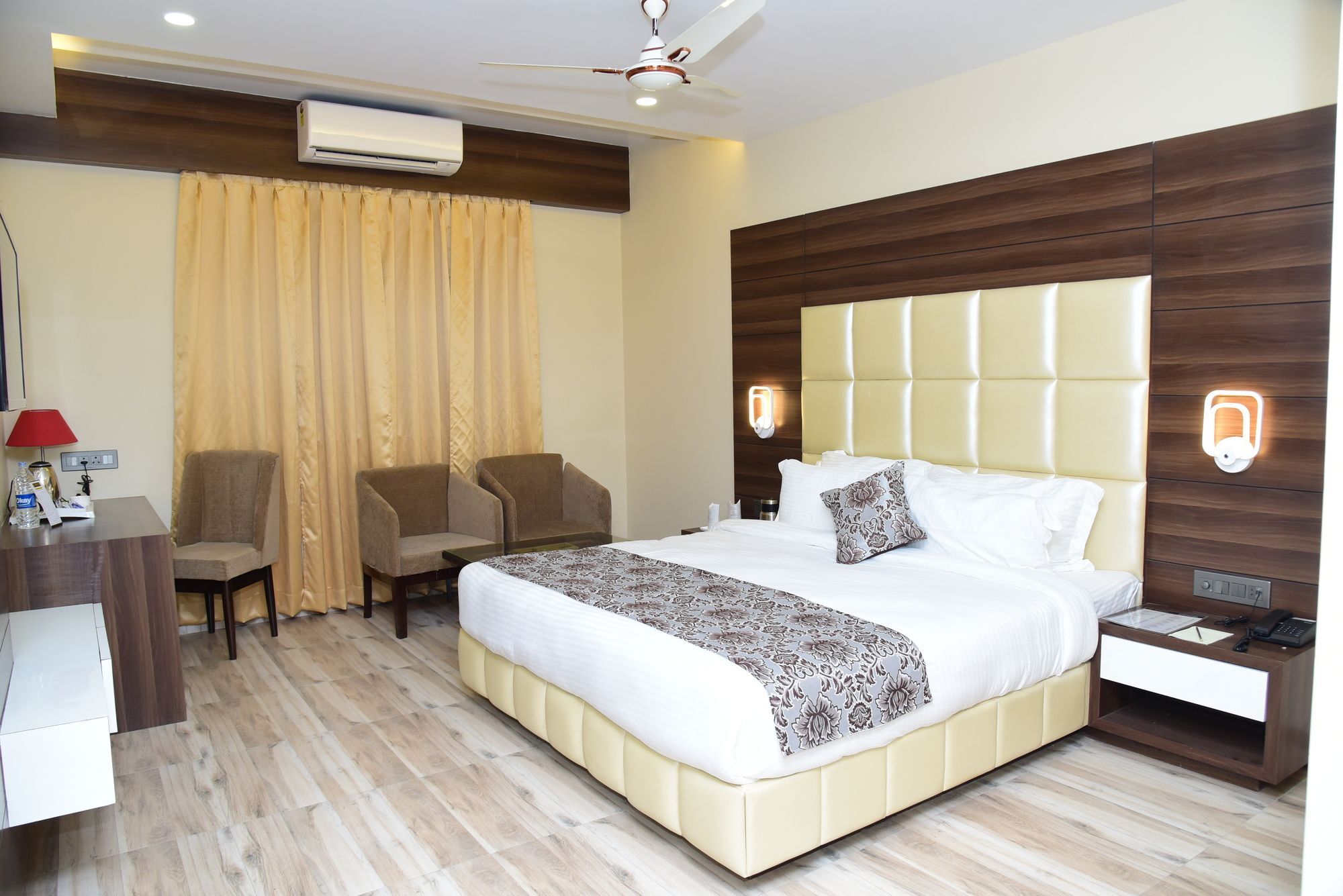 Moments Hotel Lucknow Exterior photo
