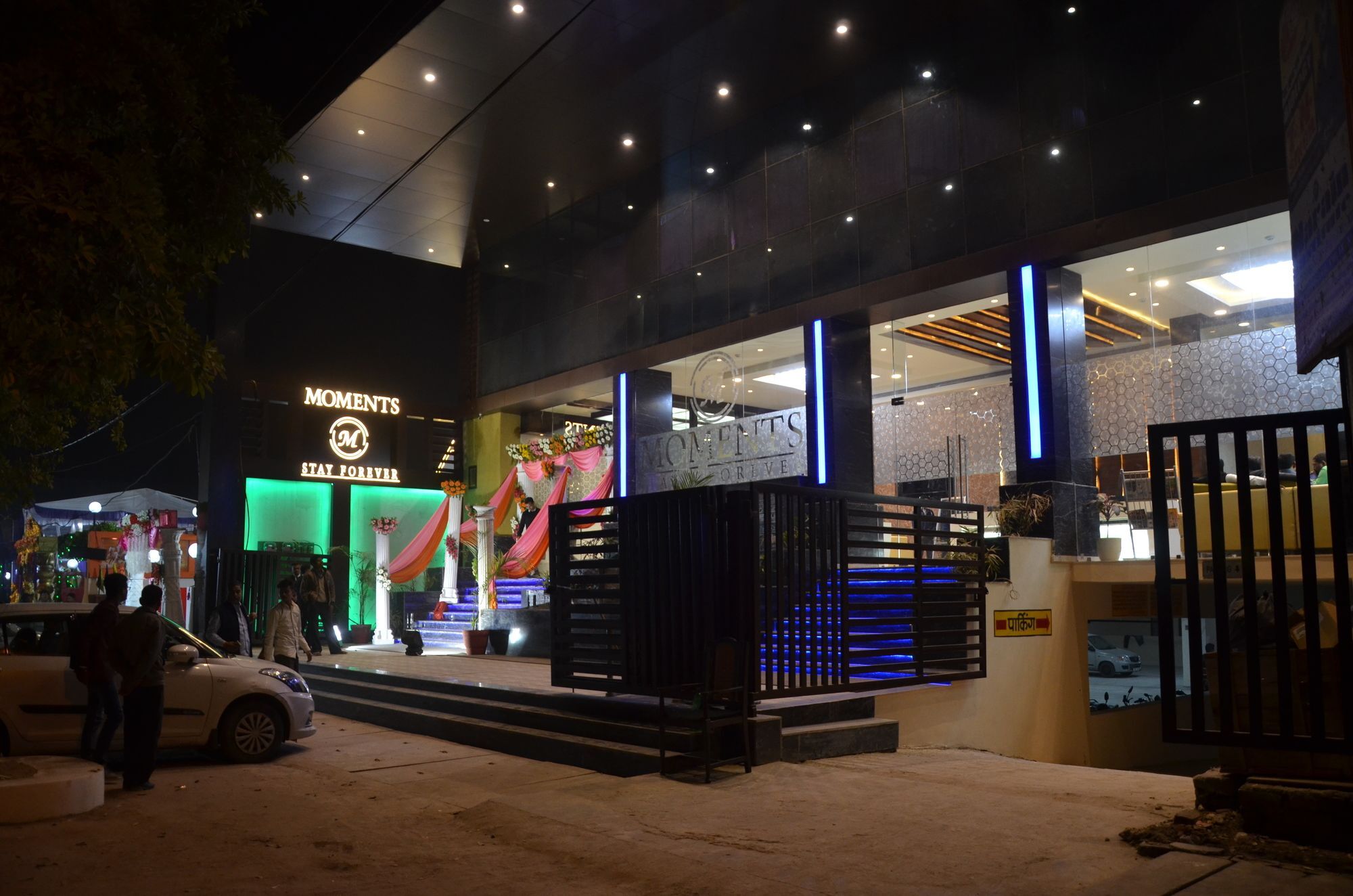 Moments Hotel Lucknow Exterior photo