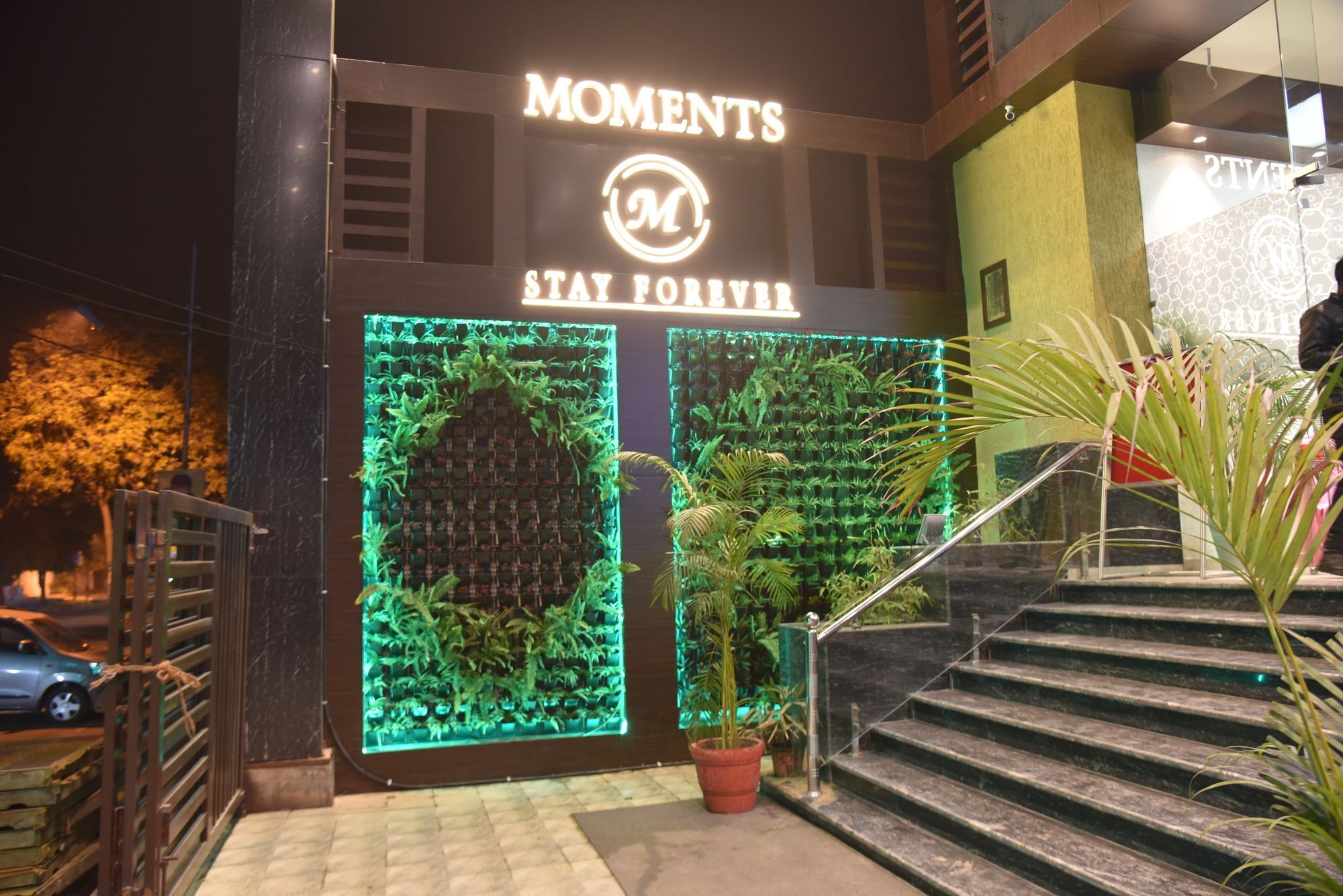 Moments Hotel Lucknow Exterior photo