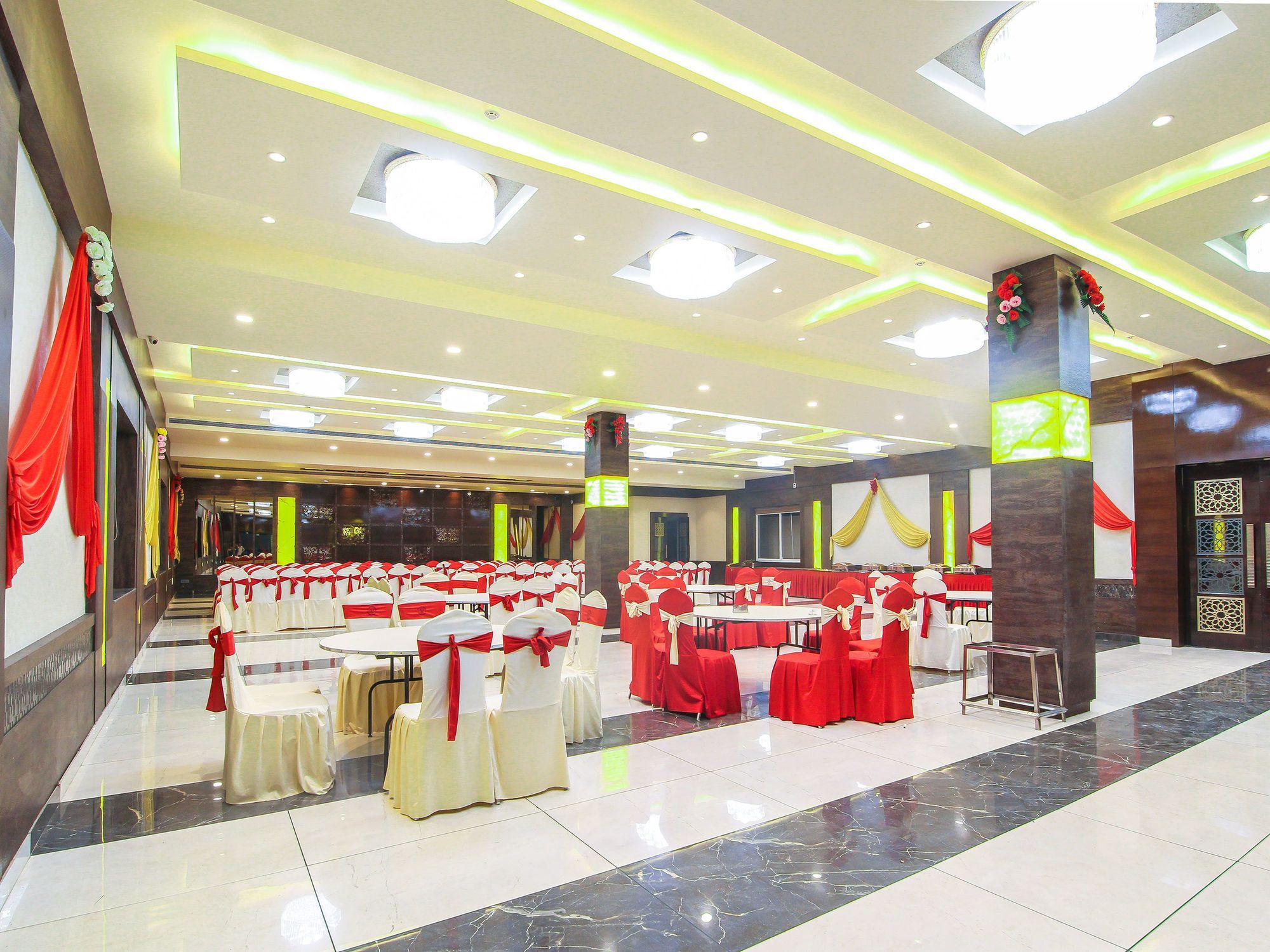 Moments Hotel Lucknow Exterior photo