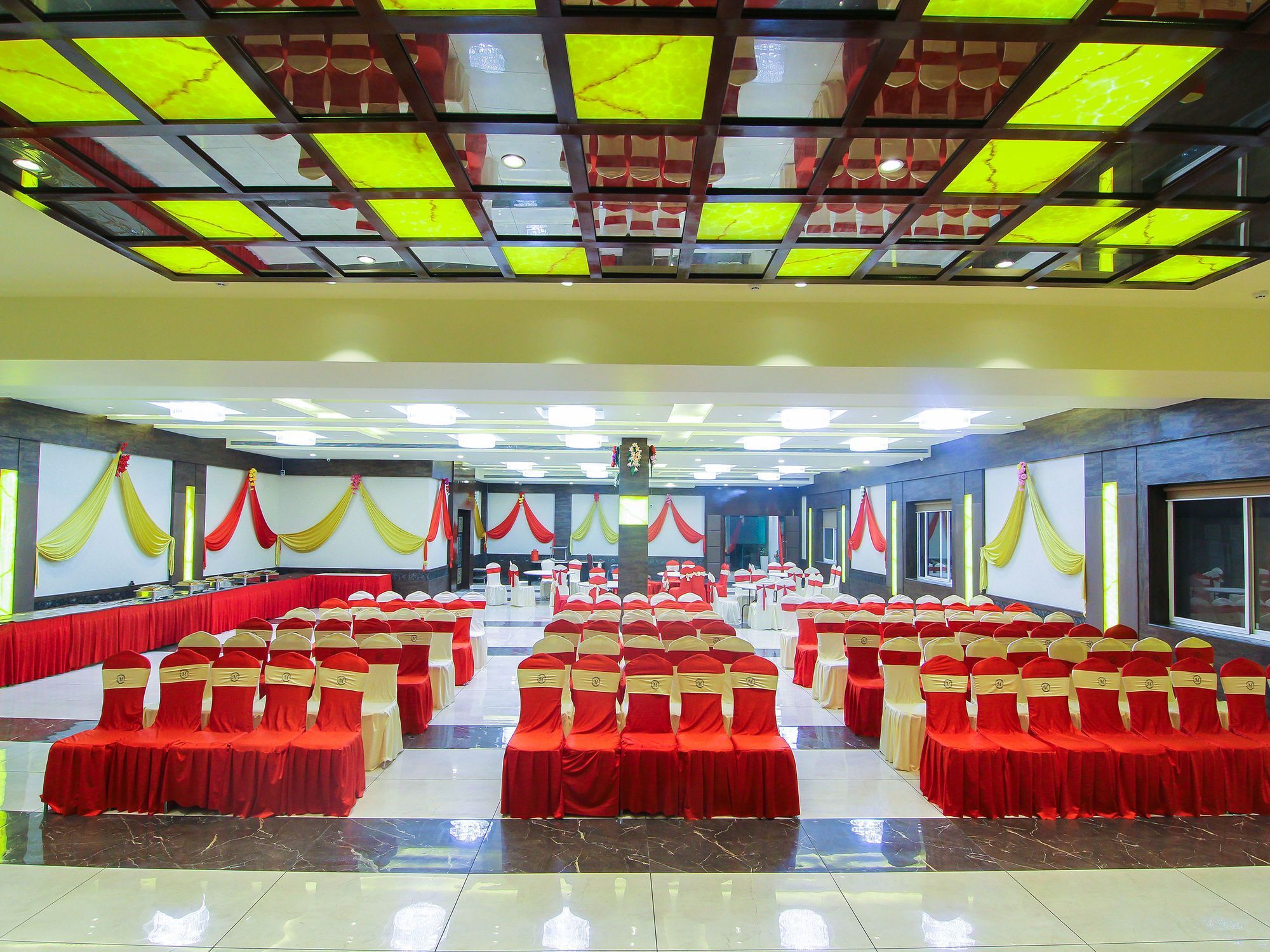 Moments Hotel Lucknow Exterior photo