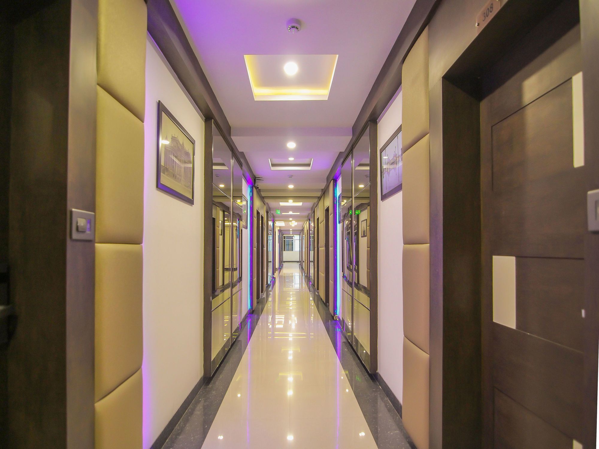 Moments Hotel Lucknow Exterior photo