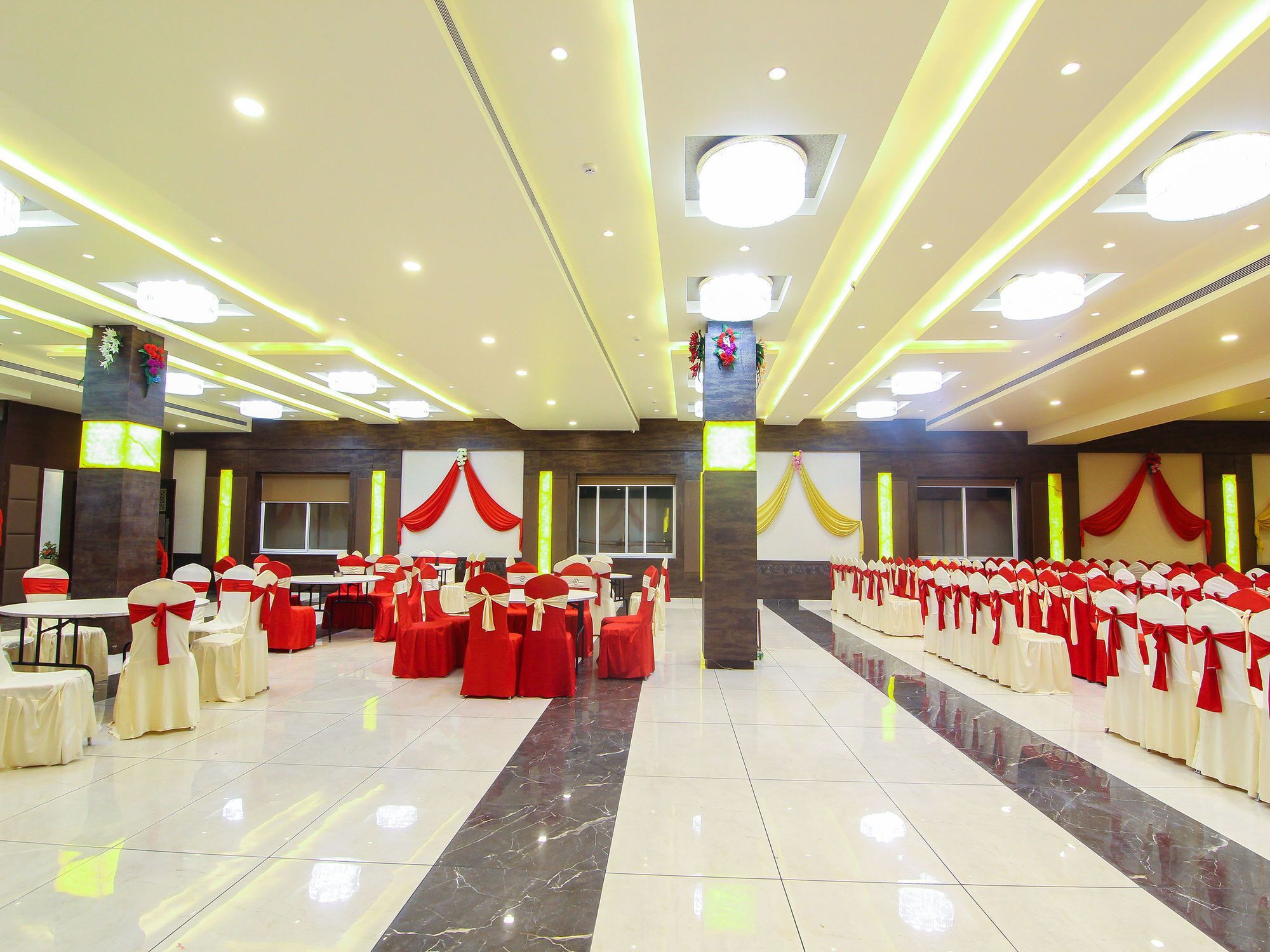 Moments Hotel Lucknow Exterior photo